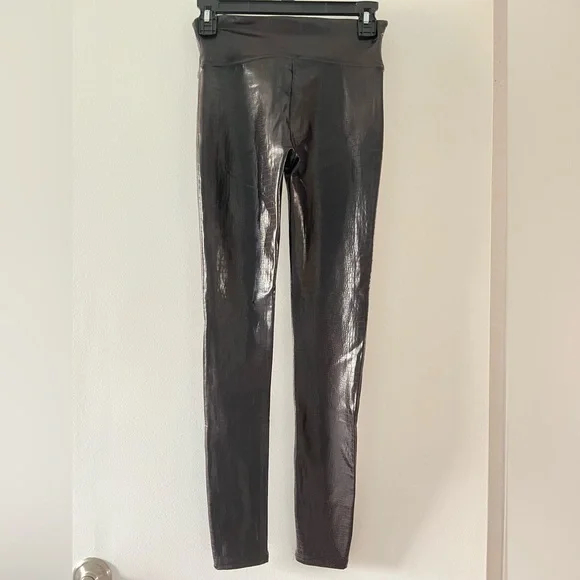 SPANX Faux Leather Croc Leggings In Chocolate SP - Picture 3 of 11